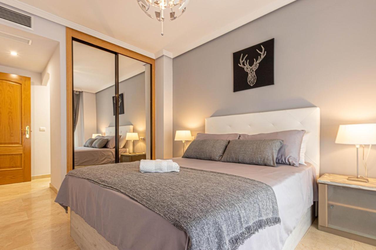 797 Holiday Rentals- Piso Con Amplia Terraza A Solo 1 Min De La Playa เบนัลมาเดนา ภายนอก รูปภาพ